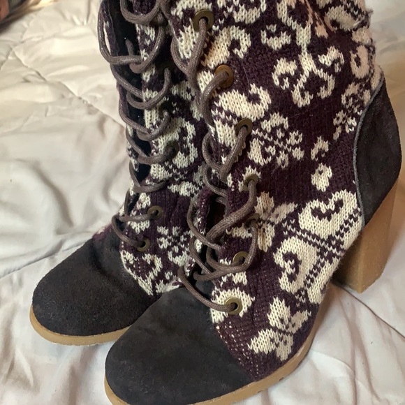 Muk luks lace up moccasin heel boots - Picture 4 of 11